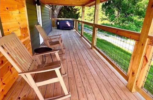 Wears Valley Cabin | Cozy cabin, hot tub, 5 min from national park, Wears valley, pool access