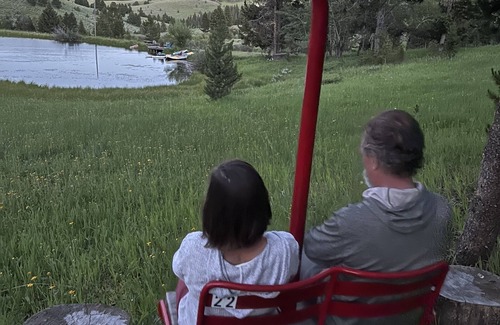 Gallatin Gateway Cabin | Cozy Cabin/House with Private Pond and 7KM of Skiing/Hiking Trails
