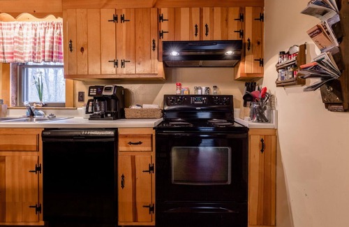 Lyndhurst Cabin | Cozy Cabin in the Wintergreen Retreat Collection of Fine Homes