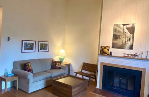 Hancock Resort | COZY CABIN IN BERKSHIRES RESORT. SKI IN AND OUT. PET FRIENDLY.