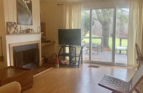 Hancock Resort | COZY CABIN IN BERKSHIRES RESORT. SKI IN AND OUT. PET FRIENDLY.