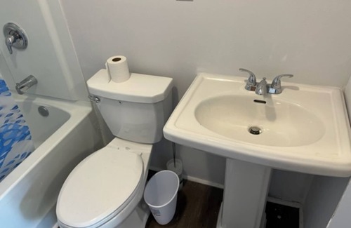 Avondale Cabin | Cozy cabin in charming Jacksonville with AC, WiFi