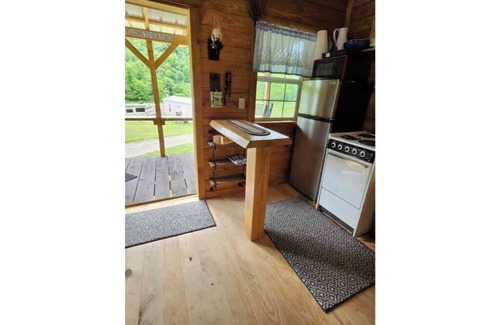 Smith Cabin | Cozy Cabin in East Tennessee