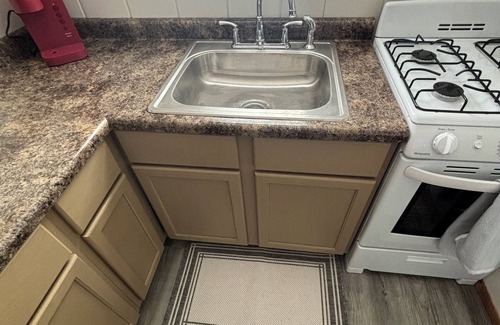 Sturgis Cabin | Cozy cabin in enjoyable Sturgis with WiFi, AC