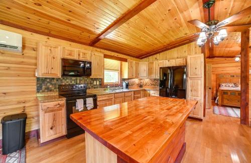 Hardin House | Cozy Cabin in Hardin about 1 Mi to Kentucky Lake!