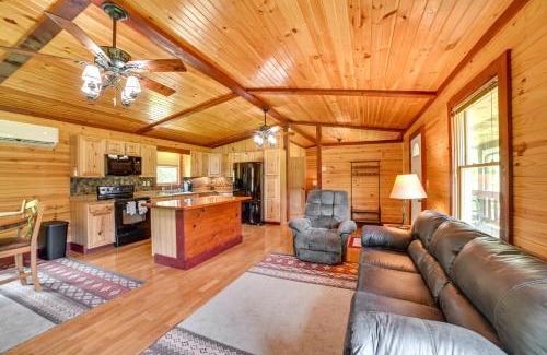 Hardin House | Cozy Cabin in Hardin about 1 Mi to Kentucky Lake!