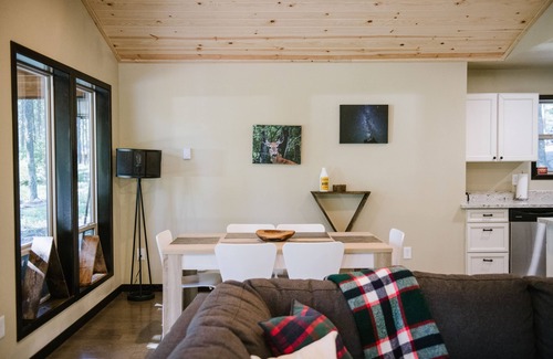 Winthrop House | Cozy cabin in ideal location, perfect for all seasons!