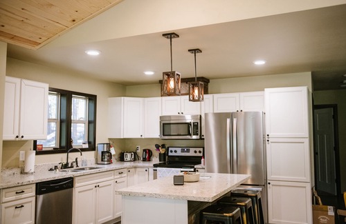 Winthrop House | Cozy cabin in ideal location, perfect for all seasons!