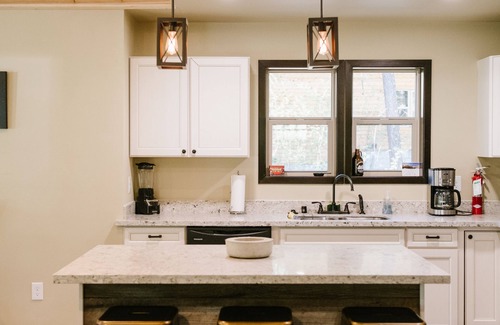 Winthrop House | Cozy cabin in ideal location, perfect for all seasons!
