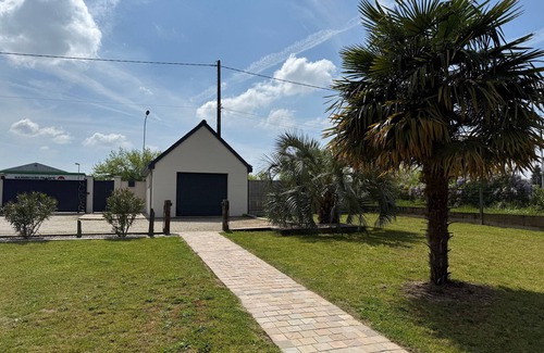 La Fleche Cottage | Cozy cabin in La Flèche with terrace and river view