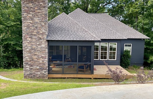 Tallassee Cabin | Cozy Cabin in Lake Community