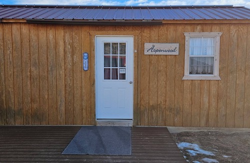 La Sal Cabin | Cozy cabin in lovely La Sal with AC/Heating,WiFi,Kitchen,grill and so much more