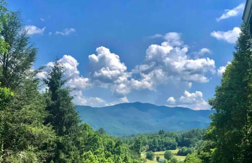 Bryson City Cabin | Cozy Cabin in Nantahala Village