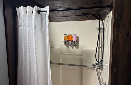 Crown Point Cabin | Cozy cabin in nice Marrero with WiFi, AC Cabin 5