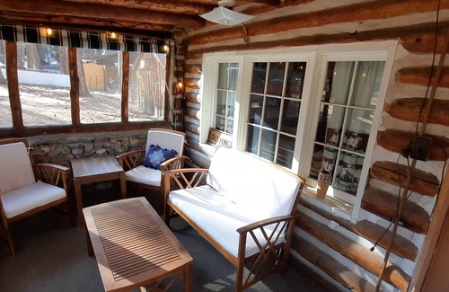 Saddlestring Cabin | Cozy cabin in peaceful Story, WY