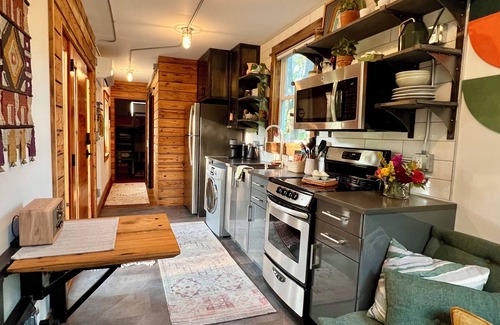 Ann Arbor Cabin | Cozy cabin in pleasant Ann Arbor with AC, WiFi