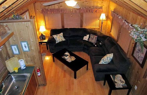 Inverness Cabin | Cozy Cabin in riverfront resort