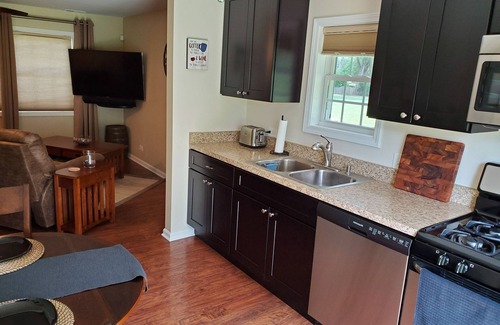 Hanover Park House | Cozy Cabin In Roselle