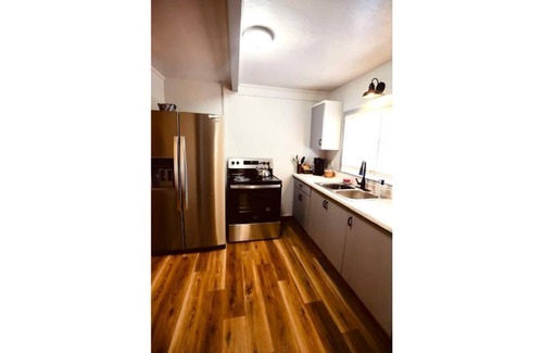 Springfield House | Cozy Cabin in Springfield’s Historic District Near Autzen Stadium