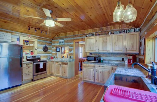 Rapid City Cabin | Cozy cabin in the Black Hills. Pet friendly!