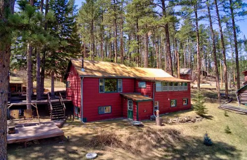Rapid City Cabin | Cozy cabin in the Black Hills. Pet friendly!