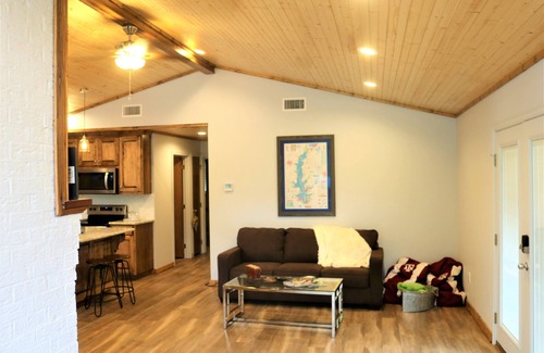 Avinger House | Cozy cabin in the Crestwood Subdivision at Lake O The Pines.