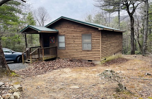 Millers Creek Cabin | Cozy Cabin in the Woods, 30 min from Boone