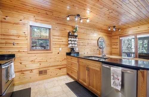 Thompsonville Cabin | Cozy cabin in the center of Crystal Mountain Resort.
