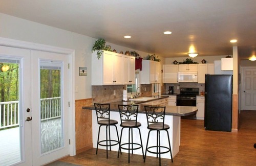 Warfordsburg Cabin | Cozy Cabin in the Woods, with a wood FIREPLACE, hiking, outdoor KIDS PLAY SET!