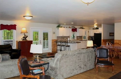 Warfordsburg Cabin | Cozy Cabin in the Woods, with a wood FIREPLACE, hiking, outdoor KIDS PLAY SET!