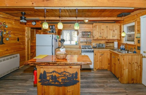 Stoneham Cabin | Cozy Cabin in the White Mountains of Maine
