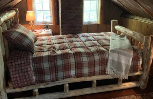 Durham Region Cabin | Cozy Cabin in the Woods