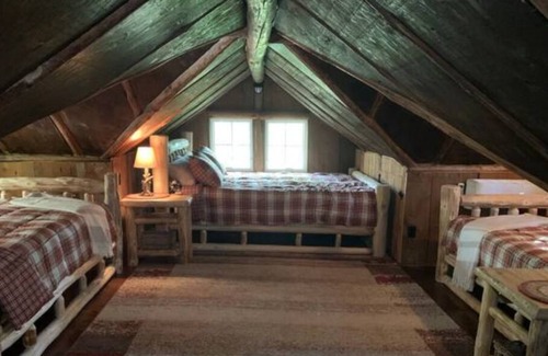 Durham Region Cabin | Cozy Cabin in the Woods