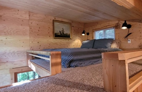 Langdale Cabin | Cozy cabin in the woods minutes from ferry