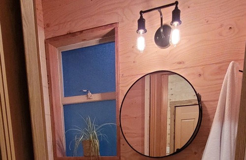 Langdale Cabin | Cozy cabin in the woods minutes from ferry