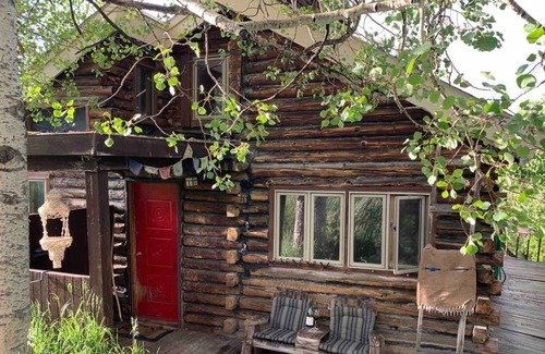 Brush Creek Village Cabin | Cozy Cabin in the Woods