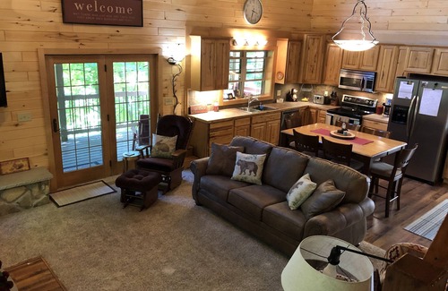 Valders House | Cozy Cabin in the Woods with fishing and golf nearby