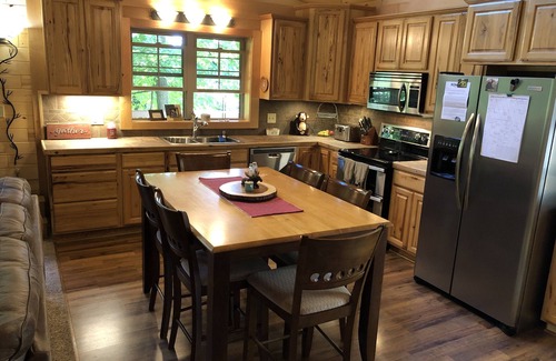 Valders House | Cozy Cabin in the Woods with fishing and golf nearby