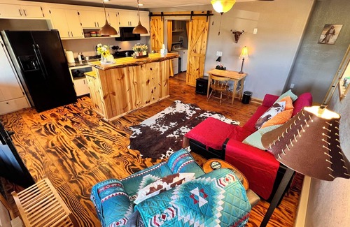 Thermopolis Cabin | Cozy Cabin in Thermopolis. Pet Friendly!