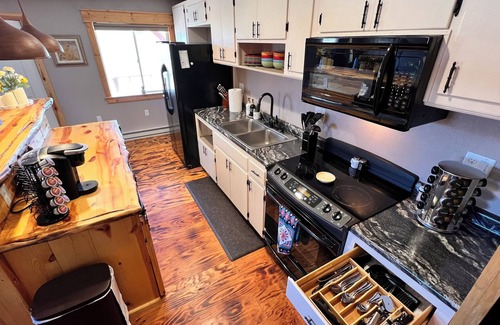Thermopolis Cabin | Cozy Cabin in Thermopolis. Pet Friendly!