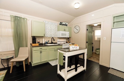Belton Cabin | Cozy cabin in welcoming Belton with WiFi, AC