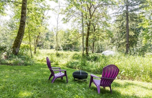 Duvall Cabin | Cozy cabin in welcoming Duvall with WiFi