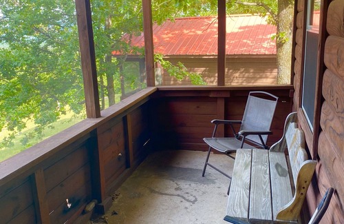 Mena Cabin | Cozy Cabin, Jacuzzi Tub, Kitchenette, Screened in Porch, Mountain Views.