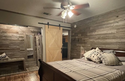 Broaddus Cabin | Cozy Cabin Lake Front View