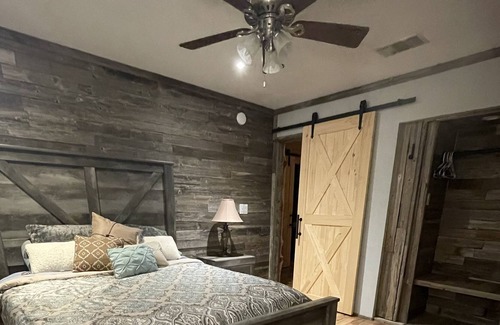 Broaddus Cabin | Cozy Cabin Lake Front View