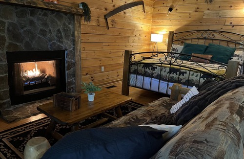 Stanardsville Cabin | Cozy Cabin located close to Shenandoah National Park, Wineries, and Breweries.
