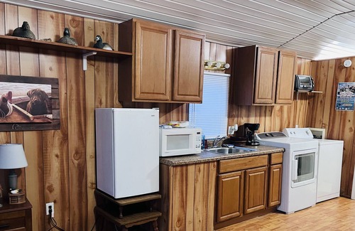 Samburg Cabin | Cozy cabin located on the water front at Reelfoot Lake