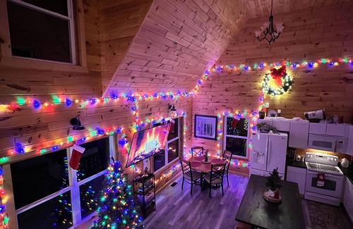 Applegate Cabin | Cozy Cabin, Luxury Hot Tub, GameRoom -Lake Huron