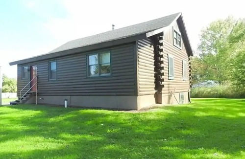 Bridgeport Cabin | Cozy Cabin minutes from Lake Oneida