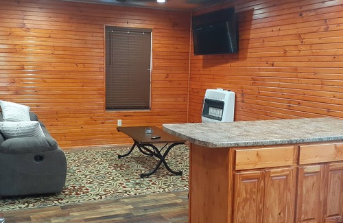 Monticello Cottage | Cozy cabin minutes from Lake Cumberland with room for your boat.